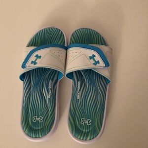 Under Armor 4D Foam Slides Size 10🔴